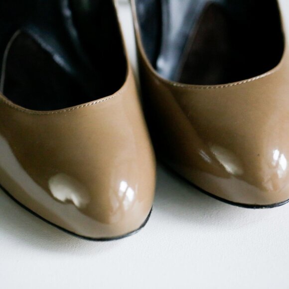 Brian Atwood Nude PAtent  Leather Classic Heels - Picture 9 of 10